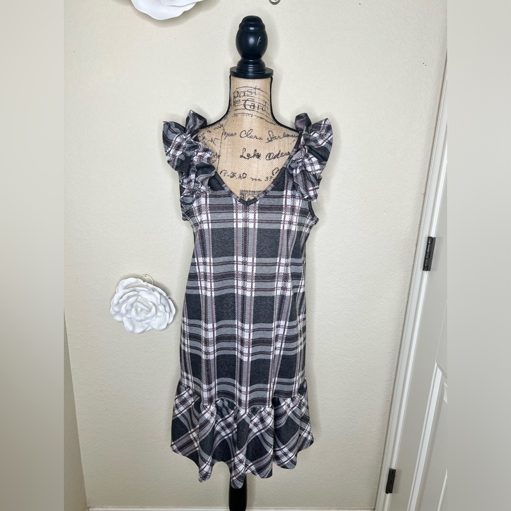 NTM: Entro Ruffled Sleeveless Gray, White & Pink Plaid  Dress Sz M